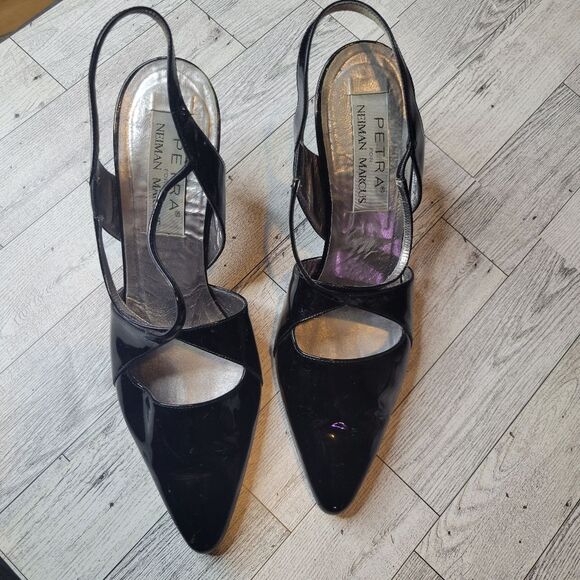 Petra from Neiman Marcus Black Pointed Toe Pump Patent Leather Size 7.5 M - Picture 3 of 7